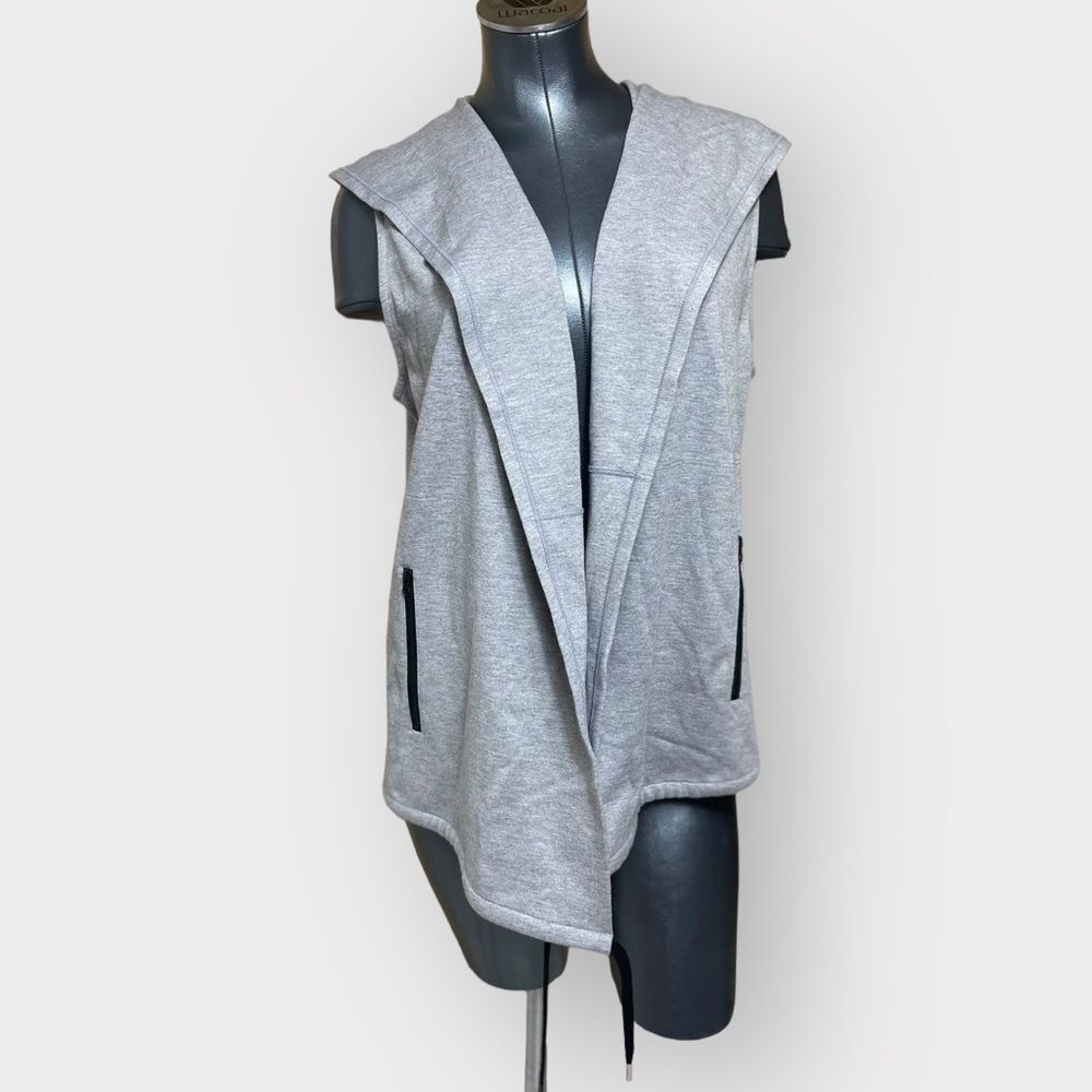 Lorna Jane seamless hooded active sleeveless vest